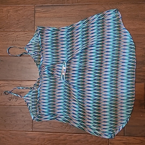 Maurices women's semi-sheer sleeveless top with a multicolor pattern size Large - Picture 3 of 7